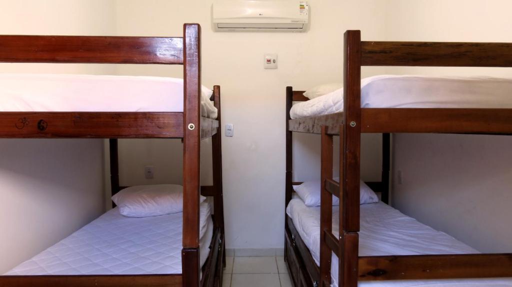 Cama em Dormitório Misto com 8 Camas